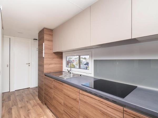 Amadria Park Camping Sibenik Mobile Homes : photo 5 de la chambre mobile home 2 chambres de luxe