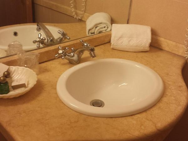 Hotel Due Colonne : photo 6 de la chambre chambre quadruple basique (2 adultes + 2 enfants)