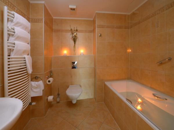 Holiday Beach Budapest Wellness Hotel with Sauna Park : photo 3 de la chambre suite familiale