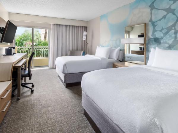 Courtyard by Marriott Fort Lauderdale North/Cypress Creek : photo 2 de la chambre deluxe double room with two double beds, courtyard view, balcony