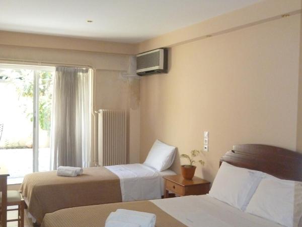 Hotel Byron : photo 6 de la chambre chambre triple Économique - sous-sol