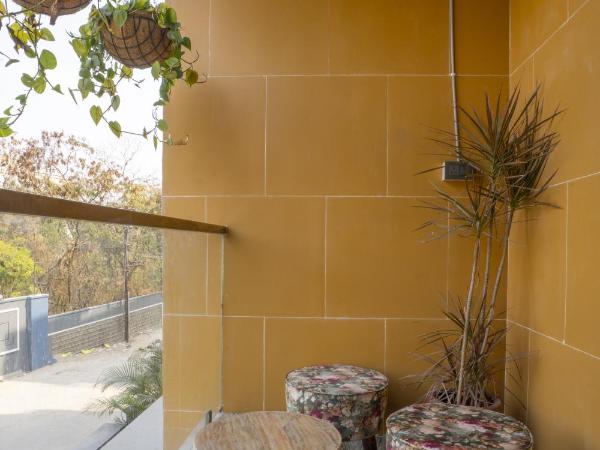 Draper Startup House for Entrepreneurs Hyderabad : photo 5 de la chambre chambre lit queen-size avec balcon
