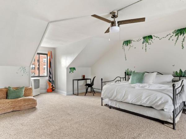 Contemporary loft 5-min to downtown : photo 1 de la chambre chambre standard lit queen-size