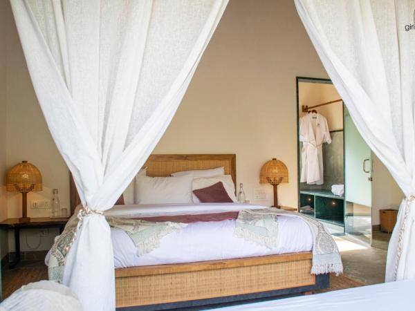 GiriSadan Organic Farm Retreat & Botanical Forest : photo 6 de la chambre chambre double - vue sur jardin