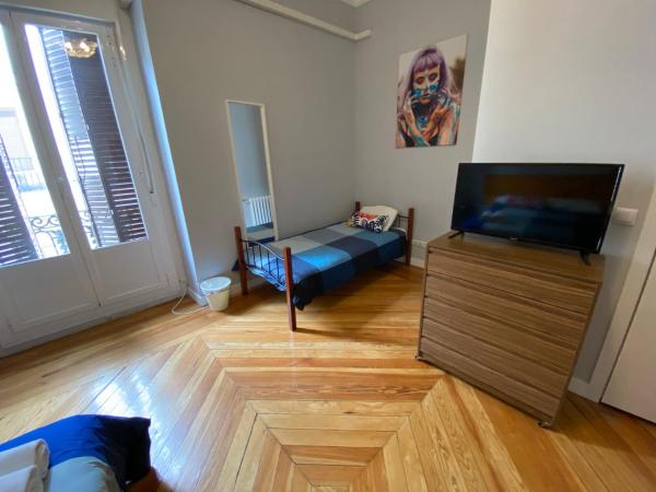 Arc House Madrid - Puerta del Sol Only Adults : photo 9 de la chambre chambre quadruple avec salle de bains privative