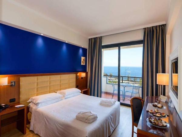 Hotel Nettuno : photo 1 de la chambre chambre double ou lits jumeaux deluxe - vue sur mer