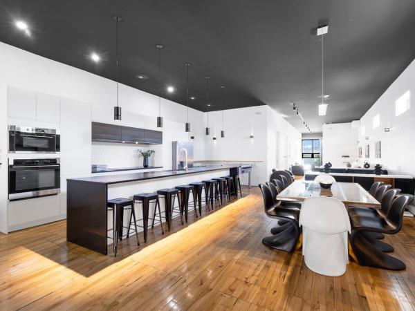 Liv MTL Plaza : photo 4 de la chambre plaza-2 | spacious bachelor loft with poker & foosball near downtown mtl