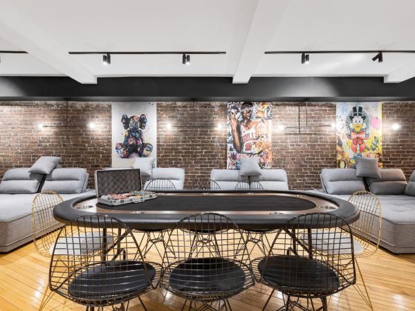 Liv MTL Plaza : photo 9 de la chambre plaza-3 | spacious bachelor loft with poker & foosball near downtown mtl