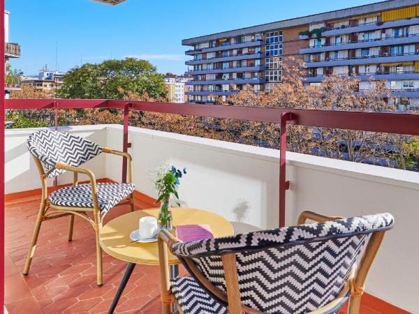 Hesperia Sevilla : photo 2 de la chambre chambre double confort avec terrasse et vue sur la ville