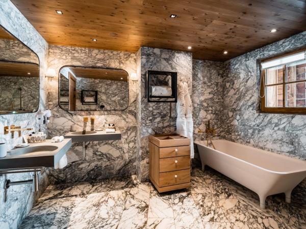 Hôtel LA MOURRA : photo 10 de la chambre suite familiale