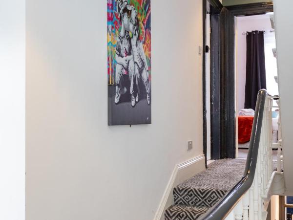 Castlereagh guest House : photo 2 de la chambre chambre triple Économique avec salle de bains commune