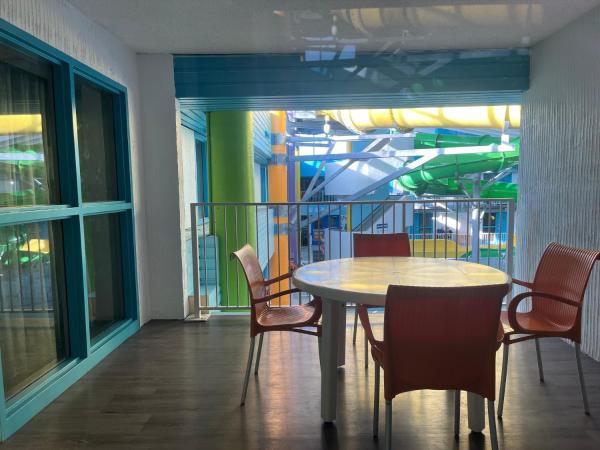 Travelodge Hotel by Wyndham Saskatoon : photo 5 de la chambre studio family suite with three queen beds - non-smoking