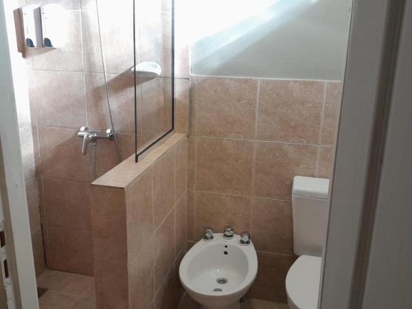 Del Glaciar Libertador Hotel : photo 7 de la chambre chambre familiale avec salle de bains