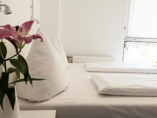 BNB near Brandenburg Gate - Rooms & Apartments : photo 4 de la chambre chambre double avec salle de bains commune