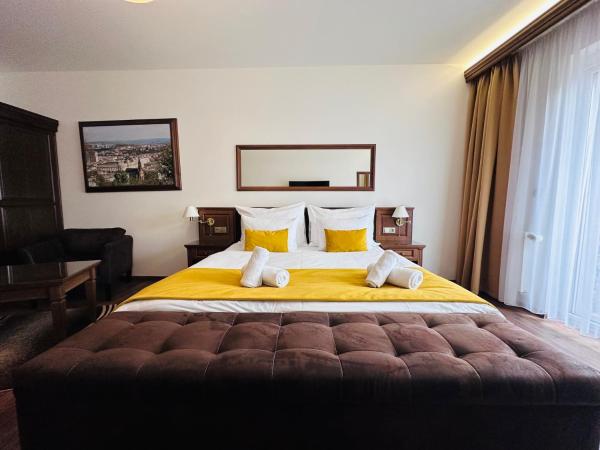 Parkhotel Brno : photo 1 de la chambre chambre lit king-size avec balcon