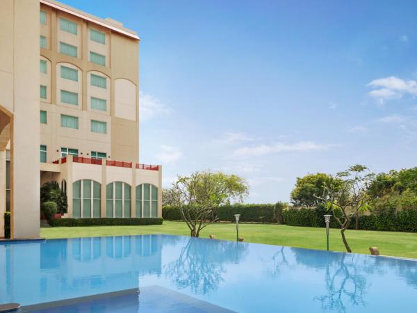 Ramada by Wyndham Jaipur Jaisinghpura : photo 9 de la chambre deluxe king room (non smoking)