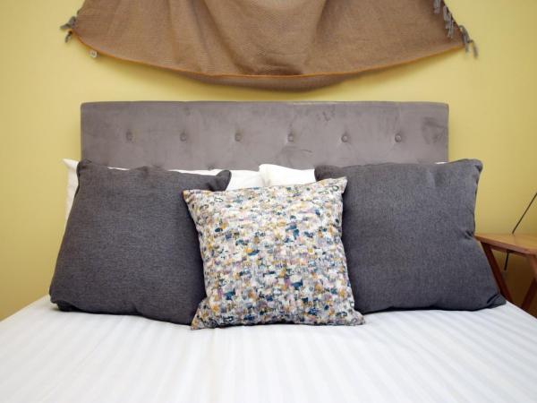 Chartwell Grove (Spacious 7 BR with FREE parking) : photo 4 de la chambre maison de vacances