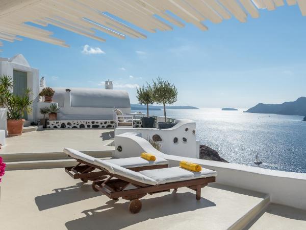 Fanari Villas : photo 5 de la chambre villa horizon avec 2 baignoires spa privées et vue sur la caldeira