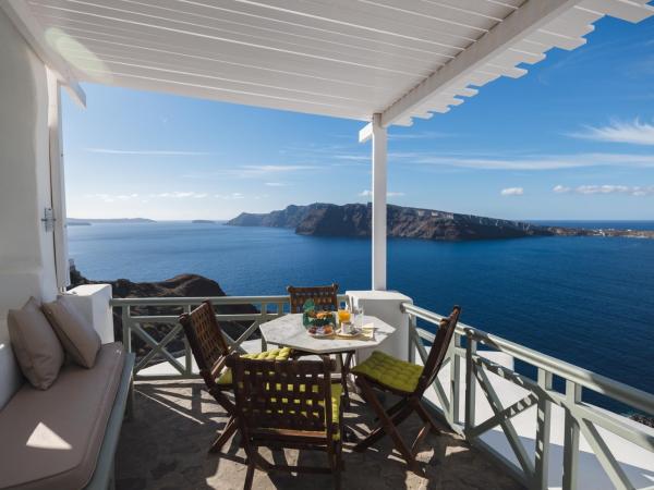 Fanari Villas : photo 1 de la chambre  villa summer lovers avec baignoire spa privée et vue sur la caldeira