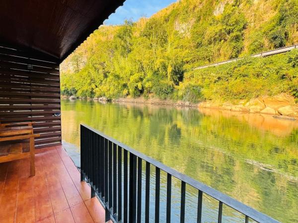 Baan Rim Kwai Paerimnam Resort : photo 5 de la chambre chambre double ou lits jumeaux deluxe - vue sur rivière