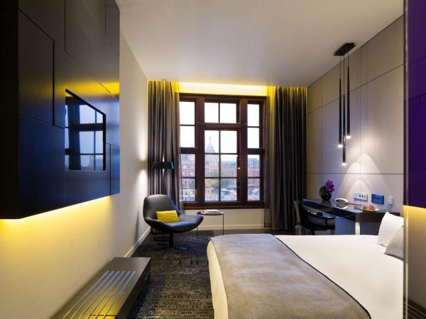 art'otel amsterdam, Powered by Radisson Hotels : photo 2 de la chambre chambre art - vue sur canal