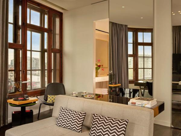 art'otel amsterdam, Powered by Radisson Hotels : photo 4 de la chambre suite masterpiece - vue sur canal