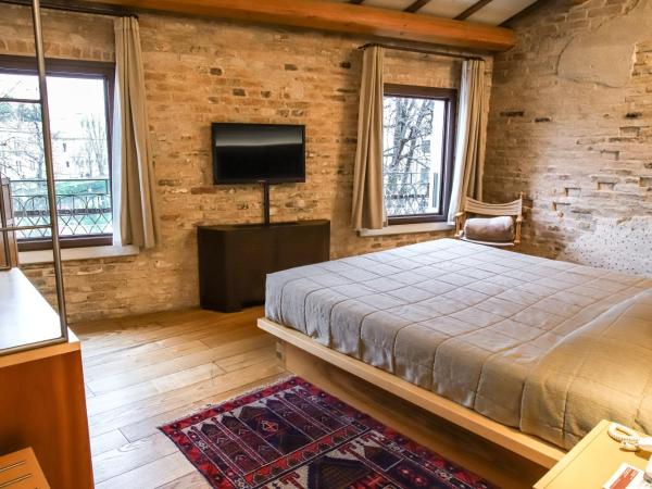 Locanda Ponte Dante : photo 2 de la chambre chambre double