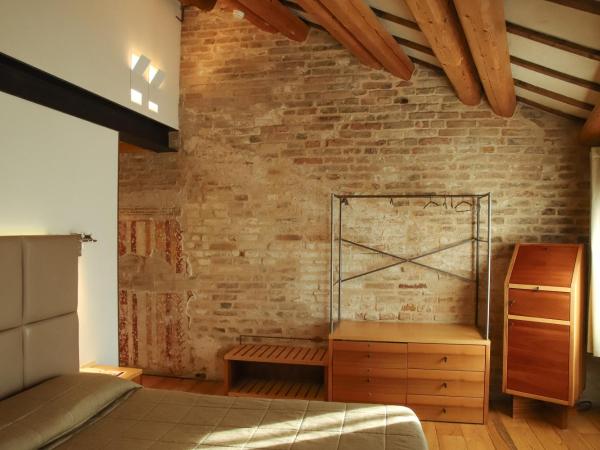 Locanda Ponte Dante : photo 4 de la chambre chambre double