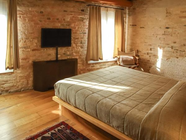 Locanda Ponte Dante : photo 3 de la chambre chambre double