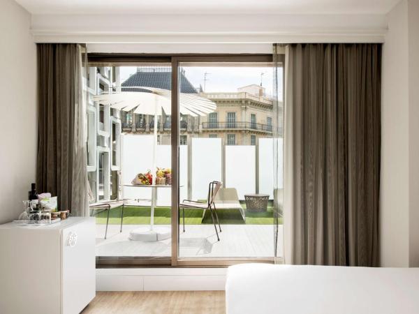 NH Collection Barcelona Gran Hotel Calderon : photo 2 de la chambre chambre double ou lits jumeaux premium avec terrasse
