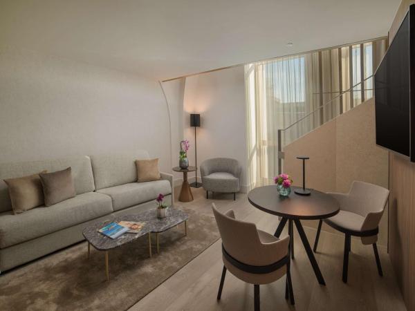 NH Collection Milano CityLife : photo 2 de la chambre suite en duplex avec lit d'appoint (2 adultes + 2 enfants)