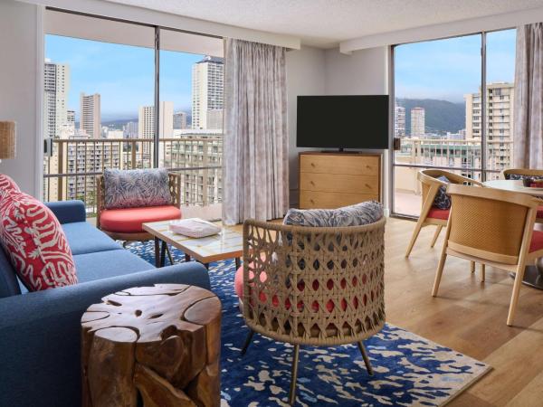 OHANA Waikiki East by OUTRIGGER : photo 2 de la chambre suite 2 chambres avec 1 salle de bains - vue partielle sur océan