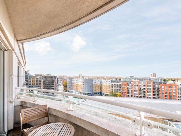 The Chelsea Harbour Hotel and Spa : photo 5 de la chambre suite chelsea avec lit king-size et balcon