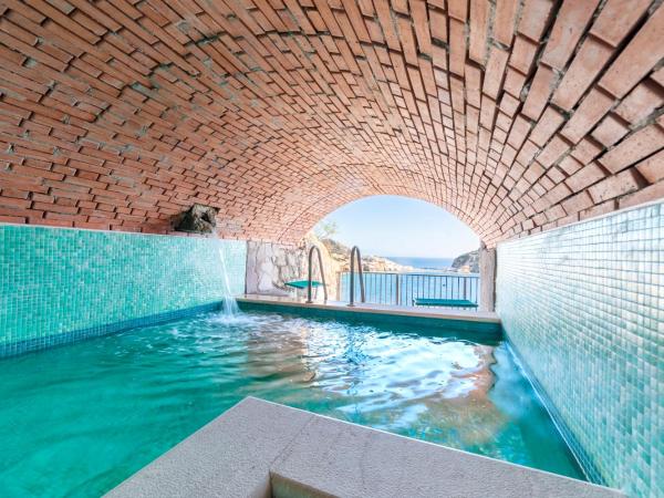 Punta Chiarito Resort : photo 9 de la chambre suite avec baignoire spa