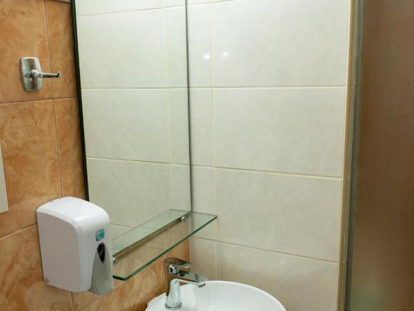 Kronos Hotel : photo 10 de la chambre chambre triple - vue sur ville