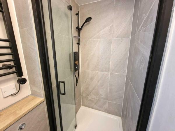 Vere Apartments : photo 9 de la chambre chambre double avec salle de bains privative