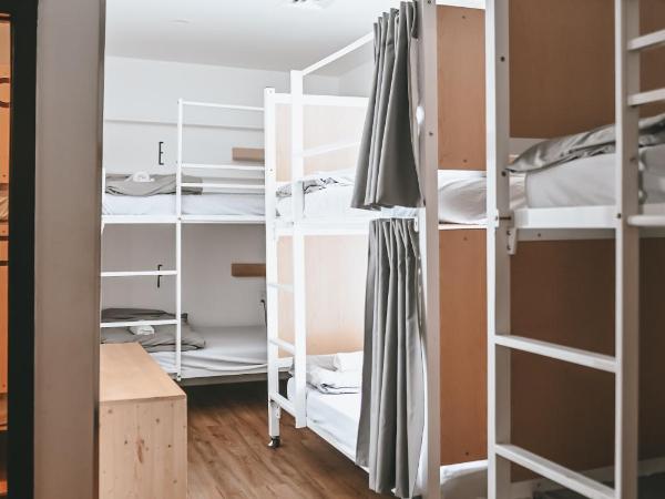 Auberge Saintlo Montréal Hostel : photo 1 de la chambre lit dans dortoir mixte de 10 lits