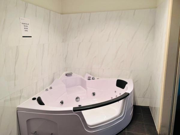 Jacksons Motor Inn : photo 3 de la chambre chambre de luxe double ou lits jumeaux avec baignoire spa