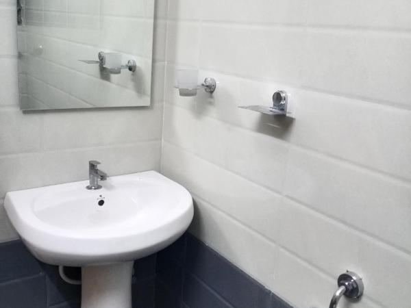 Fuga Boarding Lodging & Restaurant : photo 3 de la chambre chambre double avec salle de bains privative