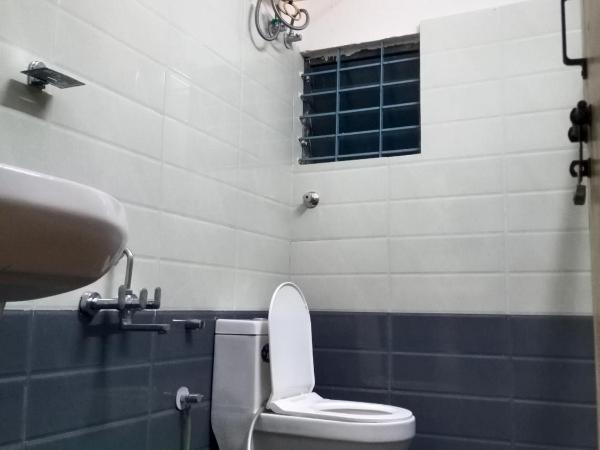 Fuga Boarding Lodging & Restaurant : photo 4 de la chambre chambre double avec salle de bains privative