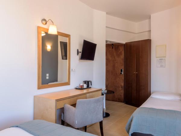Iraklion Hotel : photo 7 de la chambre chambre triple