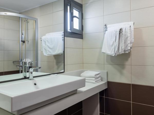 Iraklion Hotel : photo 2 de la chambre chambre triple