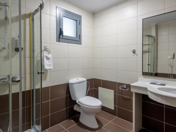 Iraklion Hotel : photo 1 de la chambre chambre triple