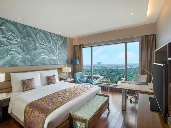 The Leela Ambience Convention Hotel Delhi : photo 2 de la chambre chambre premier avec baignoire