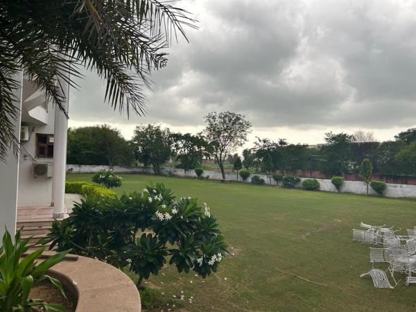 pool loft : photo 2 de la chambre chambre lit king-size - vue sur jardin