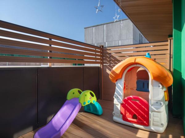 Courtyard by Marriott Shanghai International Tourism and Resorts Zone : photo 3 de la chambre chambre lit king-size deluxe avec balcon