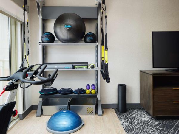 Hilton Charlotte Airport Hotel : photo 7 de la chambre fitness king suite