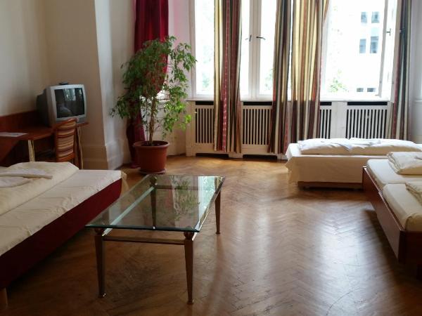 Hotel Pension Kima : photo 1 de la chambre chambre quadruple