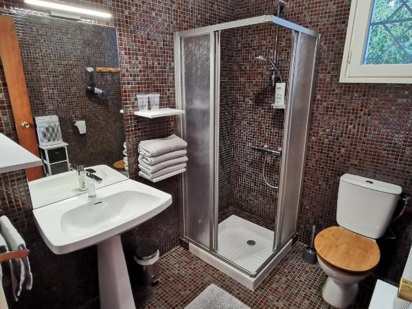 Belle chambre d'hôtes avec petit déjeuner chez Phil et Isa : photo 9 de la chambre chambre quadruple avec douche