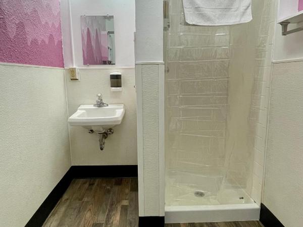 RAD Hostel : photo 7 de la chambre lit dans dortoir mixte de 8 lits